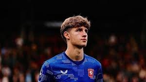 《白夜极光》国服宣布停服，将推出继承数据的离线版